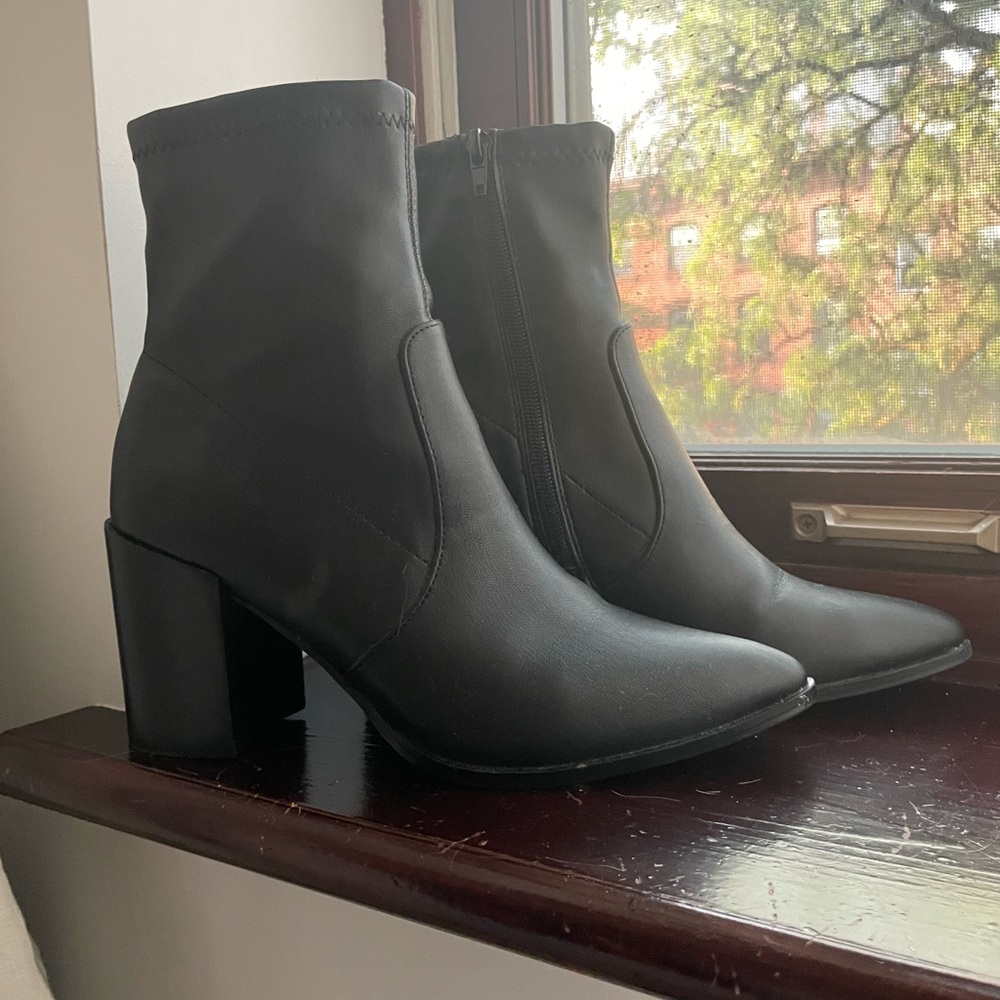 Steve Madden Black Pointed Toe Heeled Black Boots